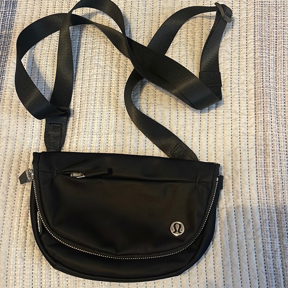 Lululemon All-nighter Festival Bag